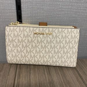Michael Kors- Adele Logo Smartphone Wallet -Vanilla/Camel color